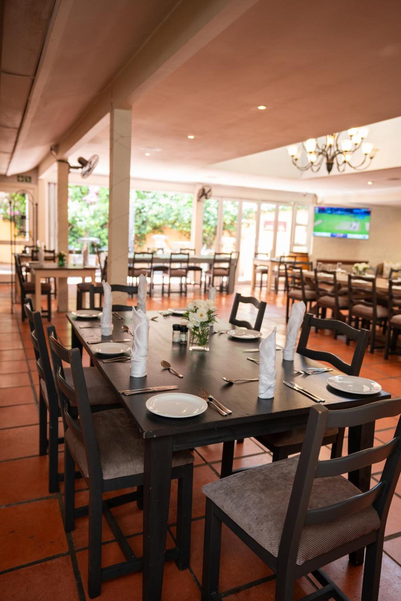 Little Tuscany Boutique Hotel Йоханнесбург Экстерьер фото