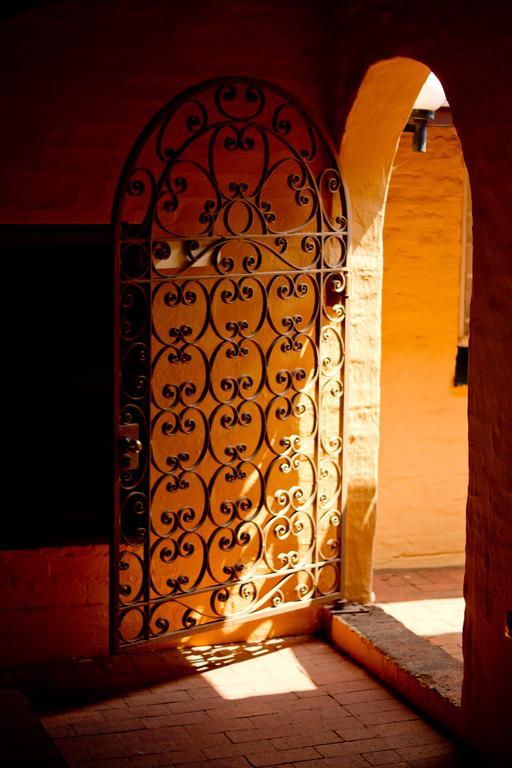 Little Tuscany Boutique Hotel Йоханнесбург Экстерьер фото