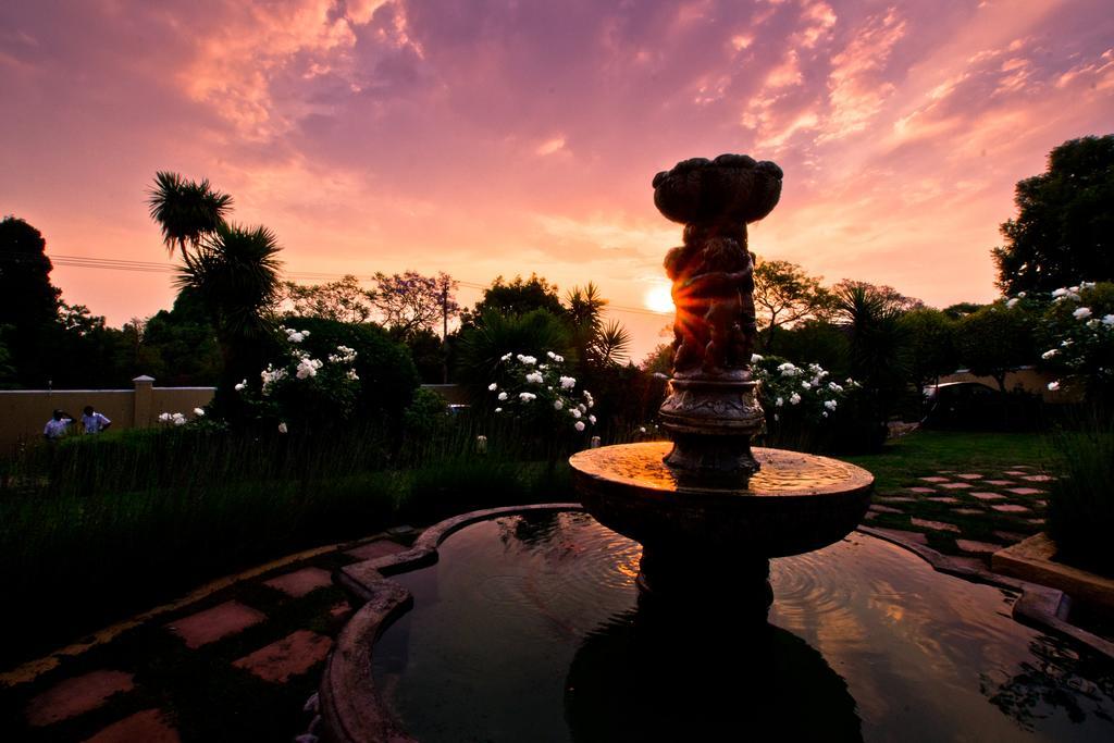 Little Tuscany Boutique Hotel Йоханнесбург Экстерьер фото