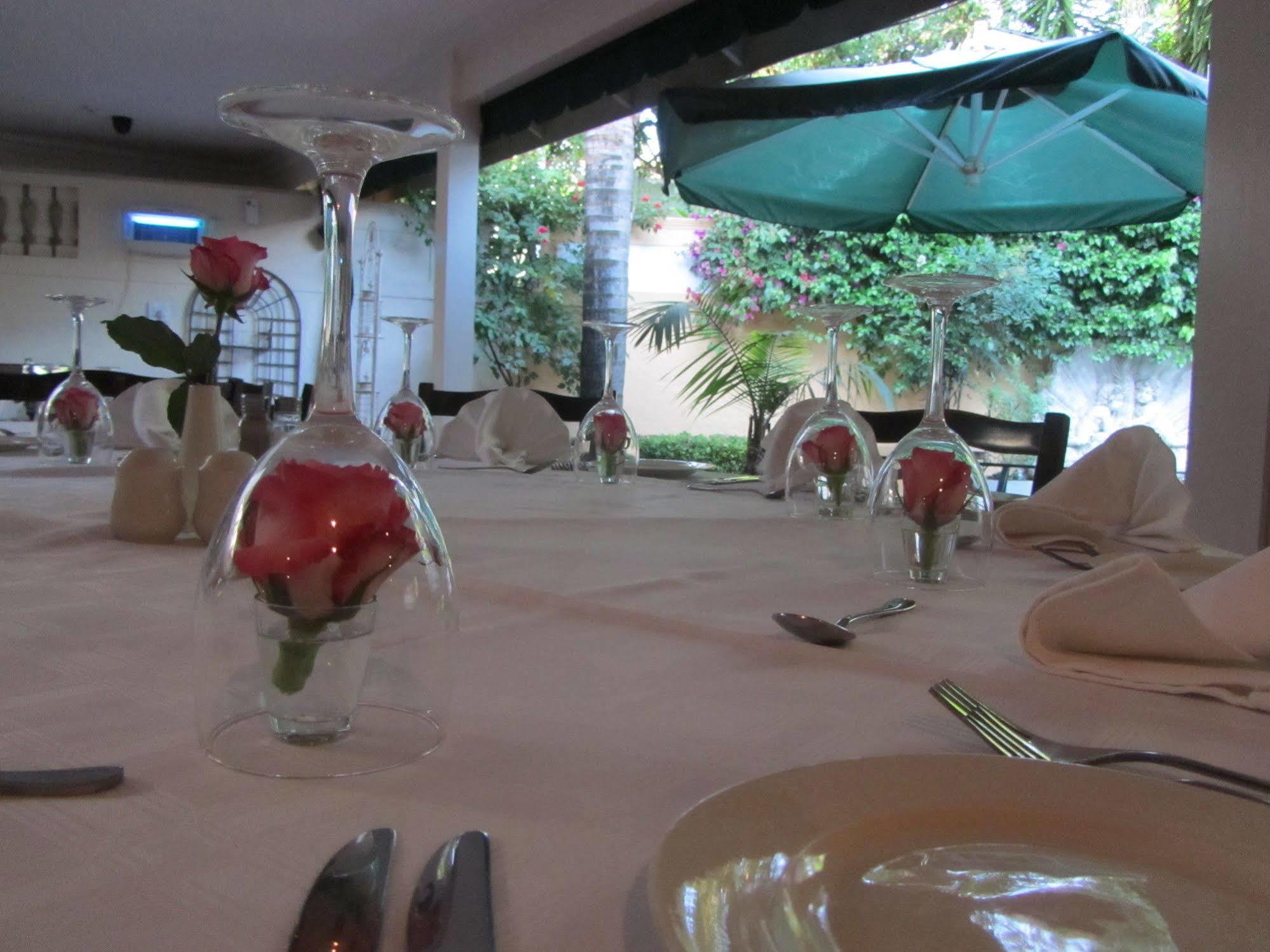 Little Tuscany Boutique Hotel Йоханнесбург Экстерьер фото